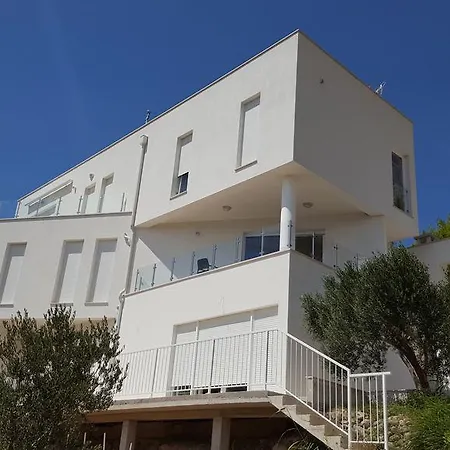 Luxury By The Sea *